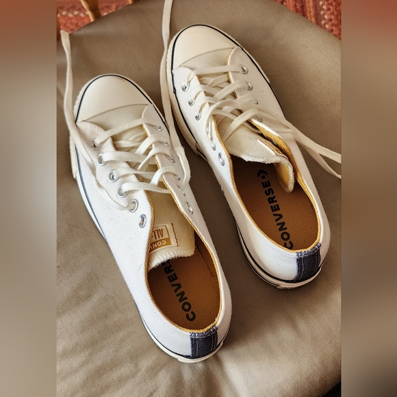 CONVERSE WOMEN'S CHUCKS SIZE 9 WHITE - Picture 4 of 8